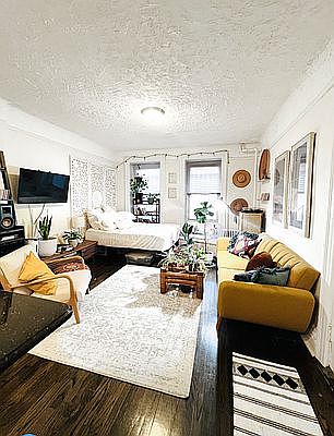 3rd image of 18 W 88th St APT 1