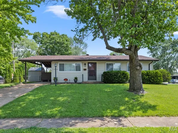 404 N Duchesne Dr, Saint Charles, MO 63301