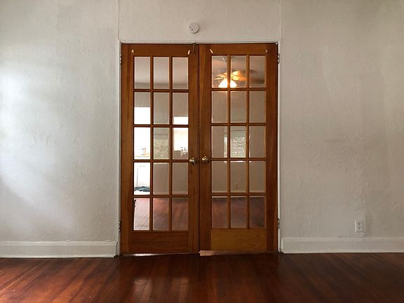 3rd image of 512 S Westland Ave APT 2