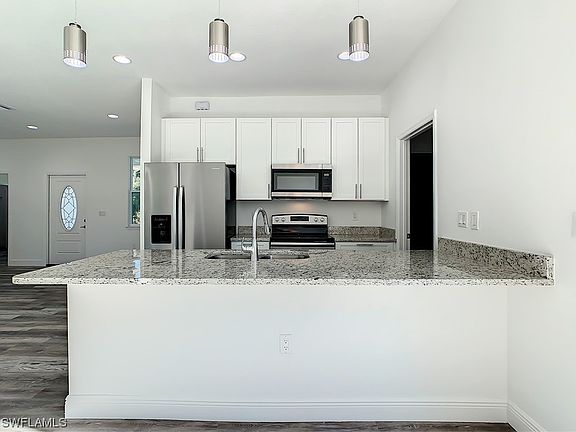 3rd image of 1429 Boswell St