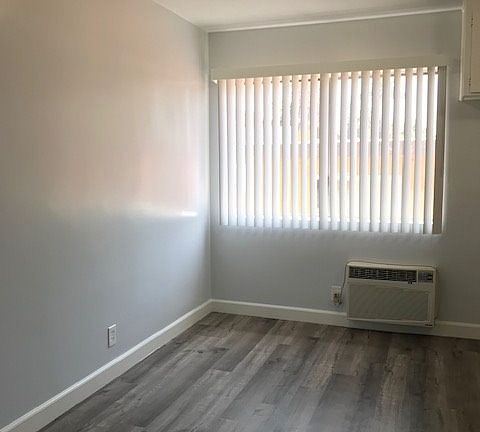 5th image of 855 N Marengo Ave APT 3