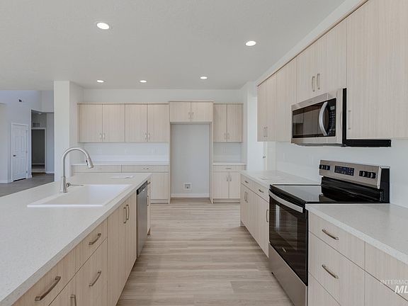 5th image of 13672 Redway Ct