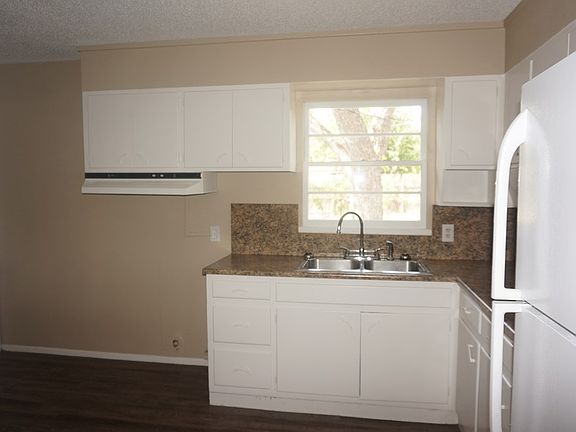 5th image of 2748 Sac Ave