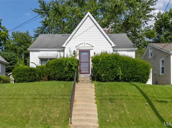 920 S 6th St, Belleville, IL 62220