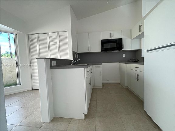 3rd image of 1210 San Remo Cir