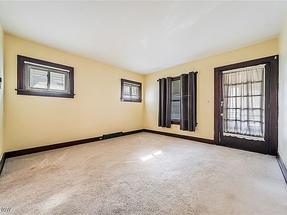 4th image of 26381 Shoreview Ave