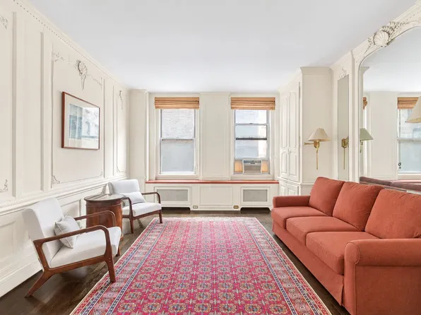 1040 Park Avenue image 1 of 11