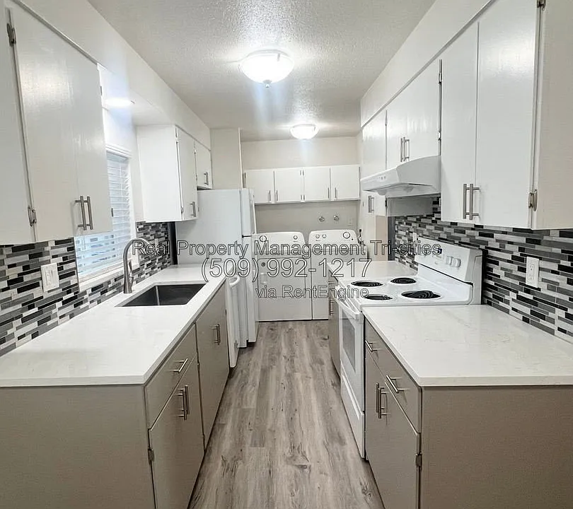 1817 W Cartmell St #208
