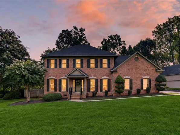 704 Glendevon Ct N, Whitsett, NC 27377