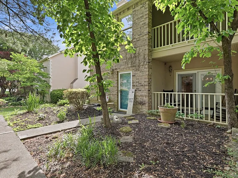 8611 Old Carriage Ct — Photo 34
