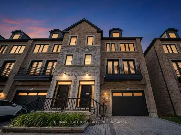 260 Eagle St #21, Newmarket, ON L3Y 1K1