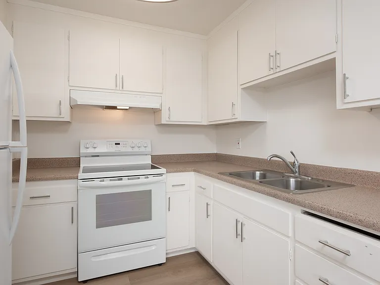 Los Robles Apartments — Photo 5