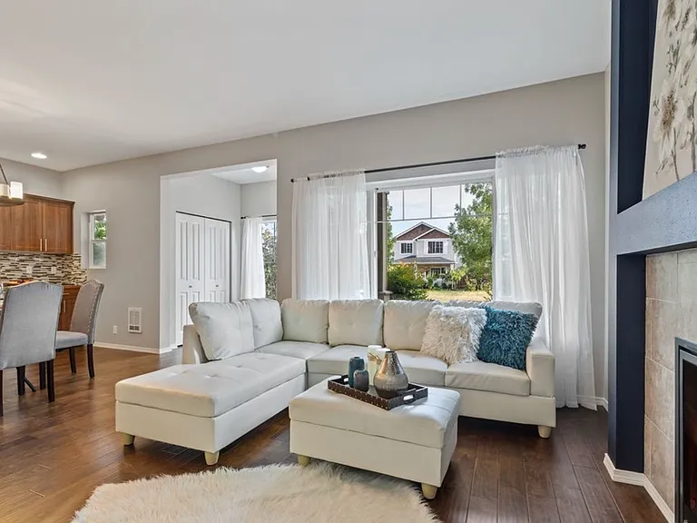 1042 43rd Ct NE — Photo 3