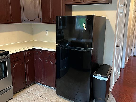 4th image of 864 Wehrle Dr