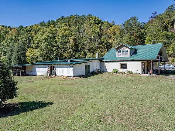 5th image of 2443 Fairview Rd