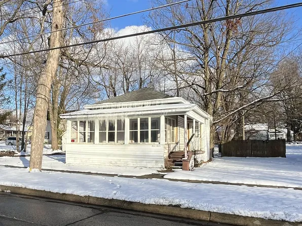 312 Orchard St, Dowagiac, MI 49047