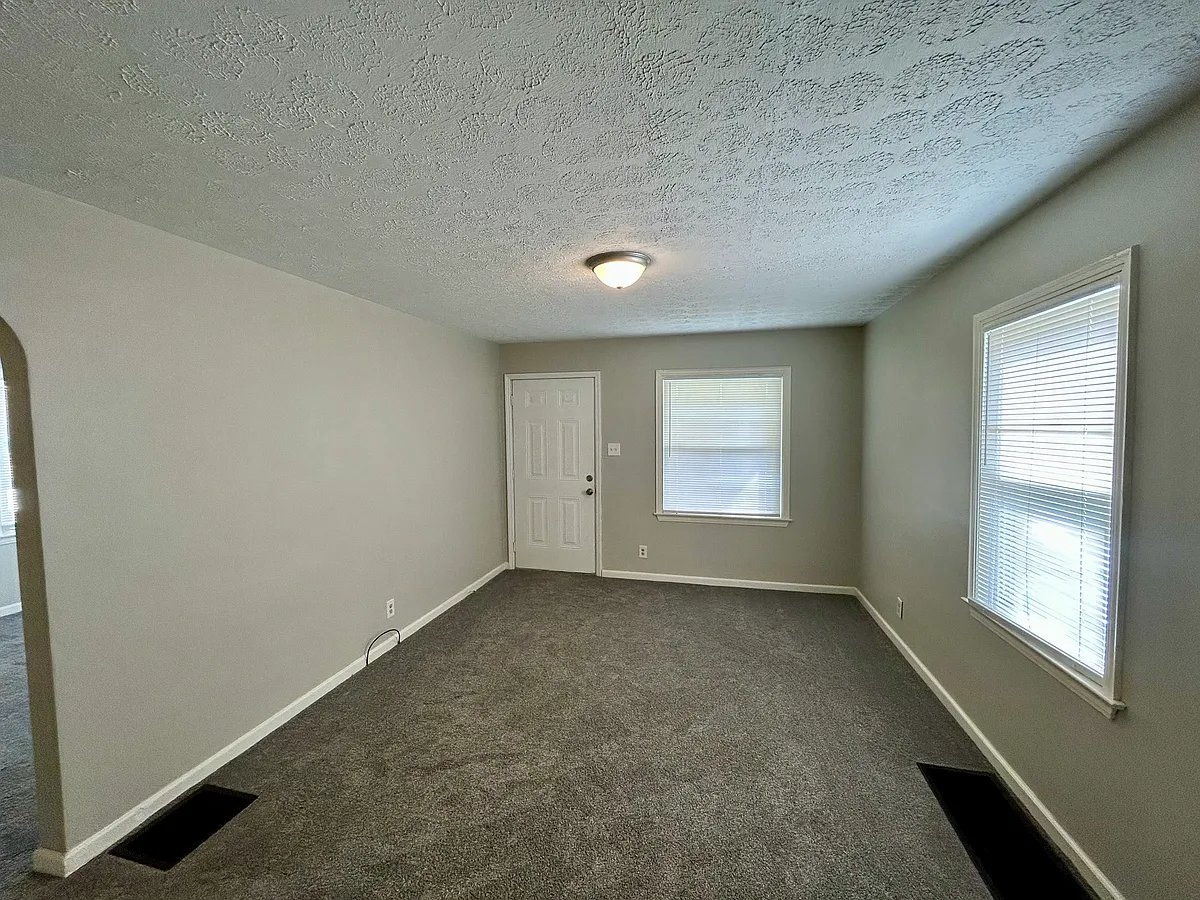 Building Photo - 3317 Riverside Dr