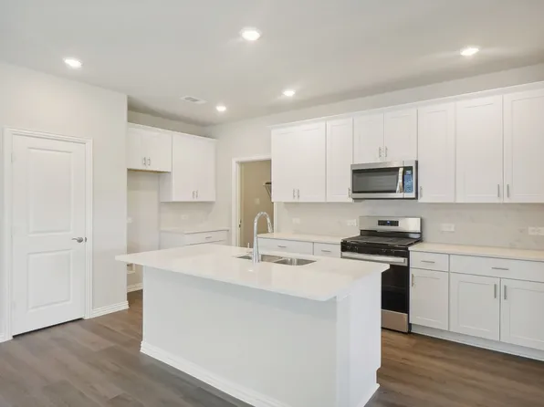 802 Hemingway Ln, McKinney, TX 75069