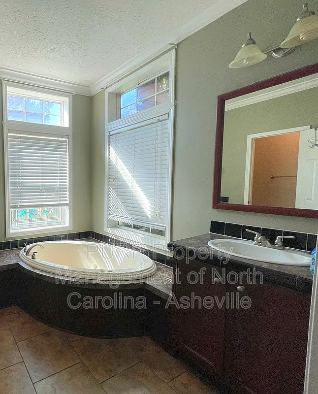 3 bed, 2.0 bath, $2,800 — Photo 4