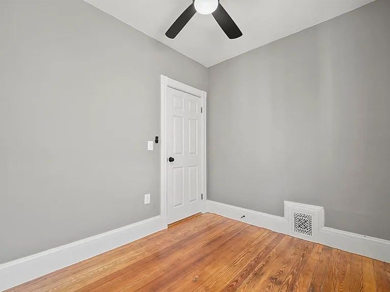 18 Lyon St #3 — Photo 7