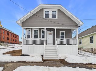 10 Livesey Pkwy, Fairhaven, MA 02719