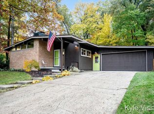 2138 Holliday Dr SW, Wyoming, MI 49519