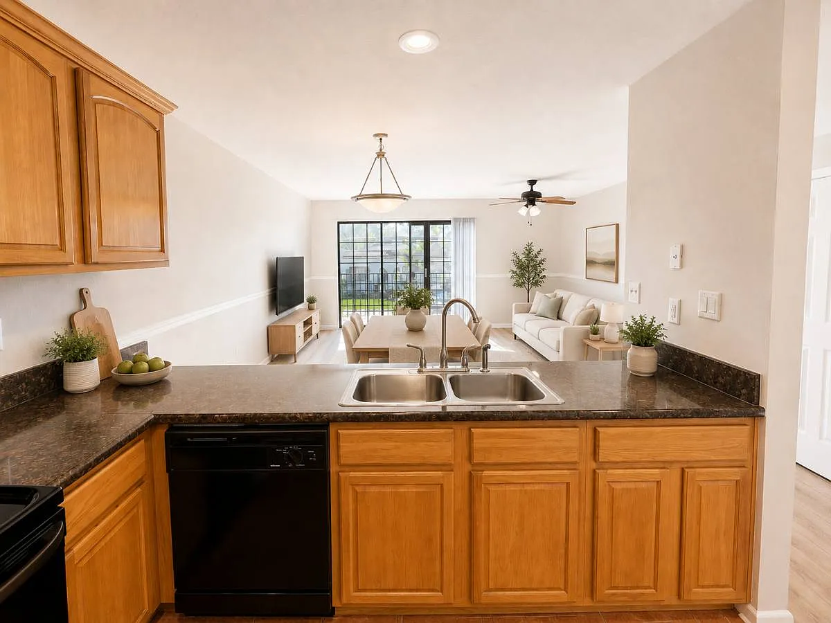 208 S Habana Ave — Photo 1