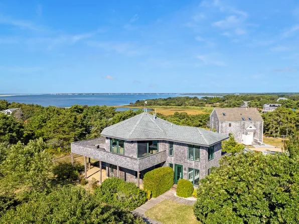 76 Washque Ave, Edgartown, MA 02539
