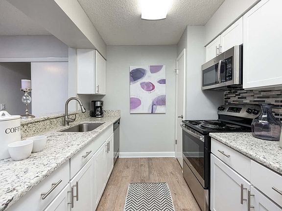 Sequoia floor plan kitchen profile 1x1 750 sq ft