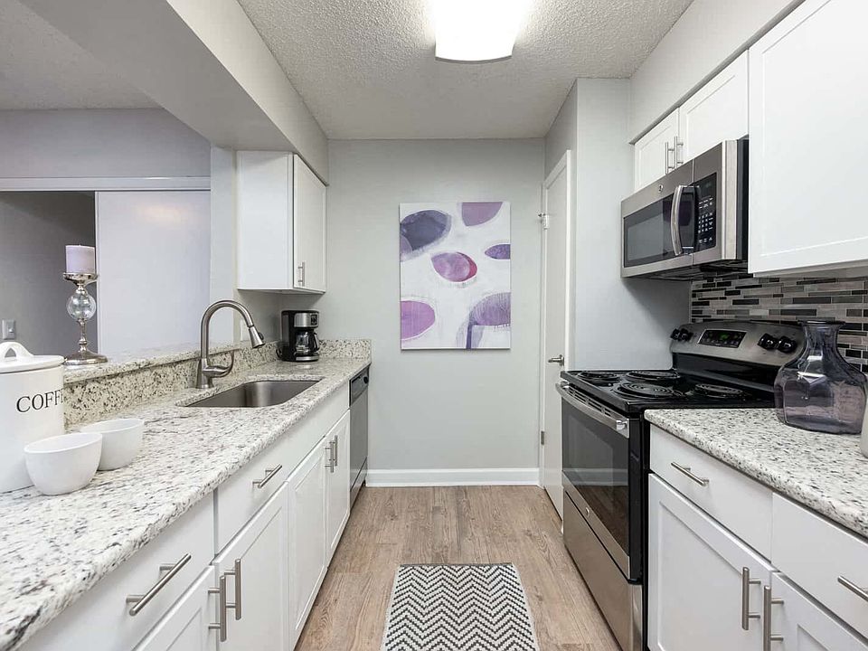 Sequoia floor plan kitchen profile 1x1 750 sq ft