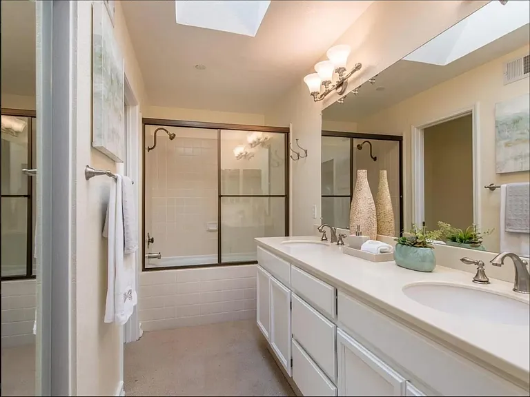 994 La Mesa Ter — Photo 5