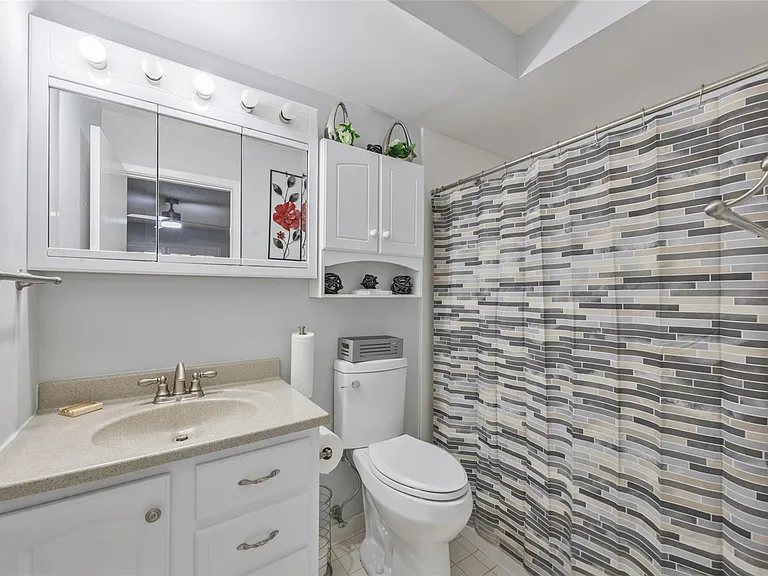 ensuite bath for 2nd bedroom