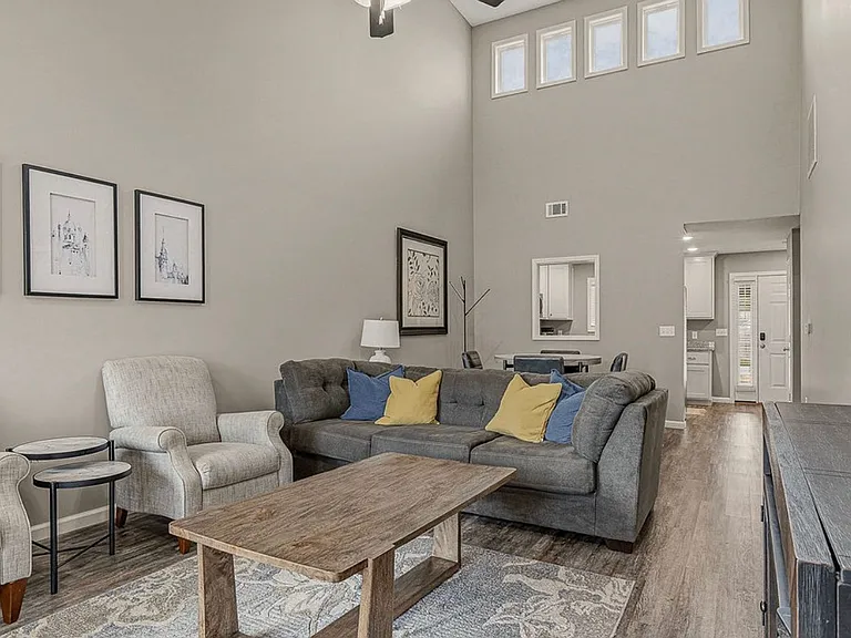 4504 Regina Ct — Photo 10