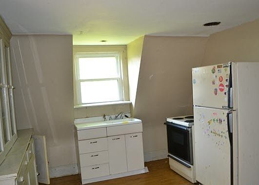 4th image of 130 Grant St