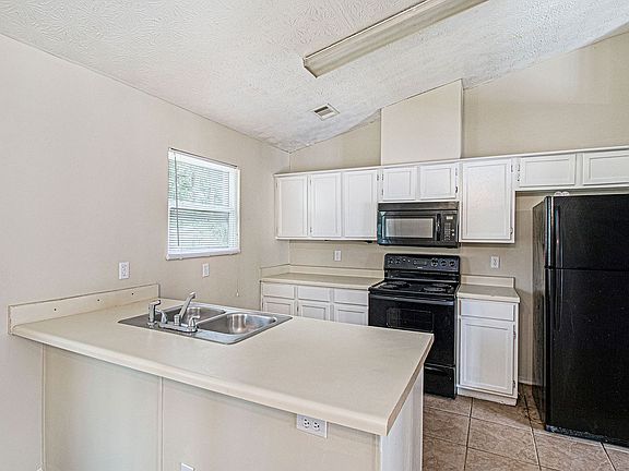 5th image of 6444 Eastbriar Dr