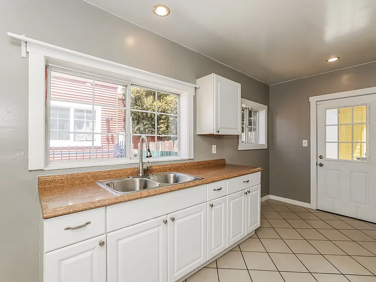 4692 Congress Ave — Photo 11