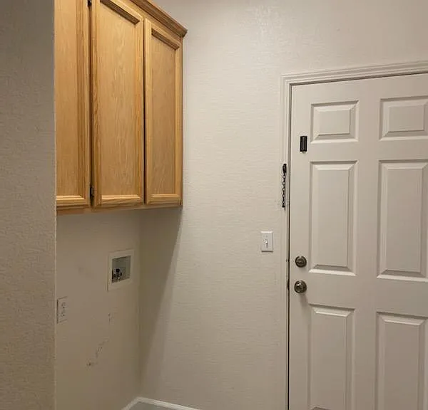 Laundry room with washer/dryer hook-ups