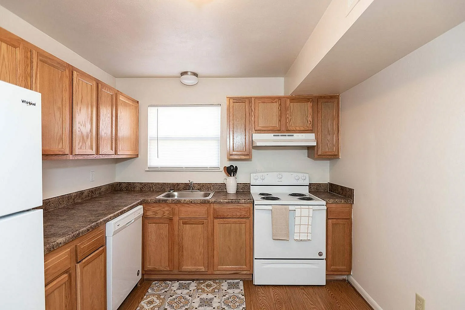 Carson Square Apartments — Photo 1