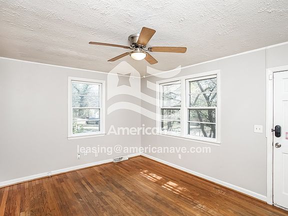 5023_003_living_room_14391513.jpg