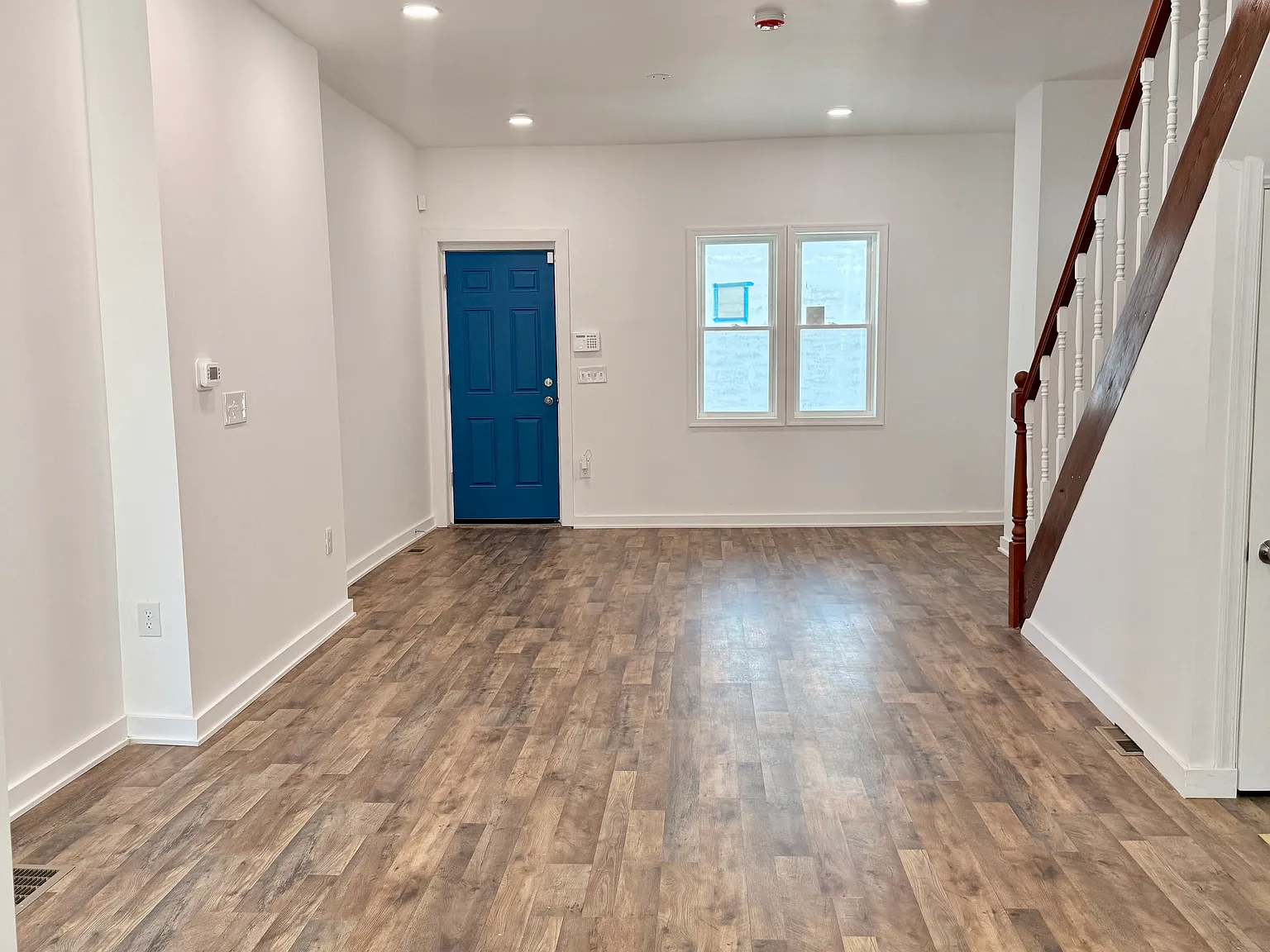3 bed, 1.5 bath, 1226 sqft, $1,600 — Photo 2