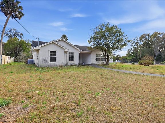 5th image of 650 E Voorhis Ave