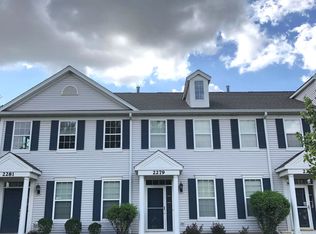 2279 Barrington Dr E, Aurora, IL 60503