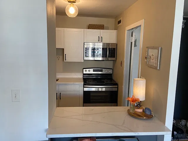 70 W Burton Pl — Photo 2