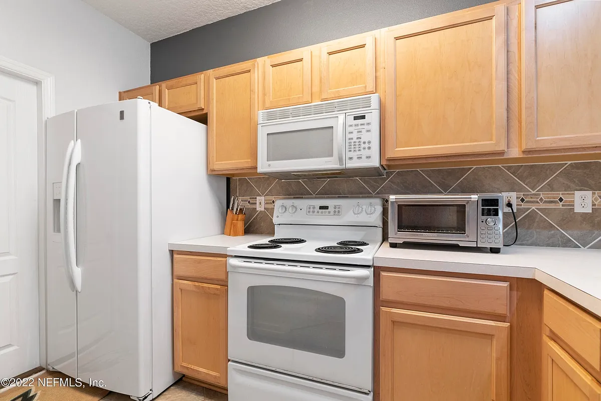 Building Photo - 6130 Bartram Village Dr