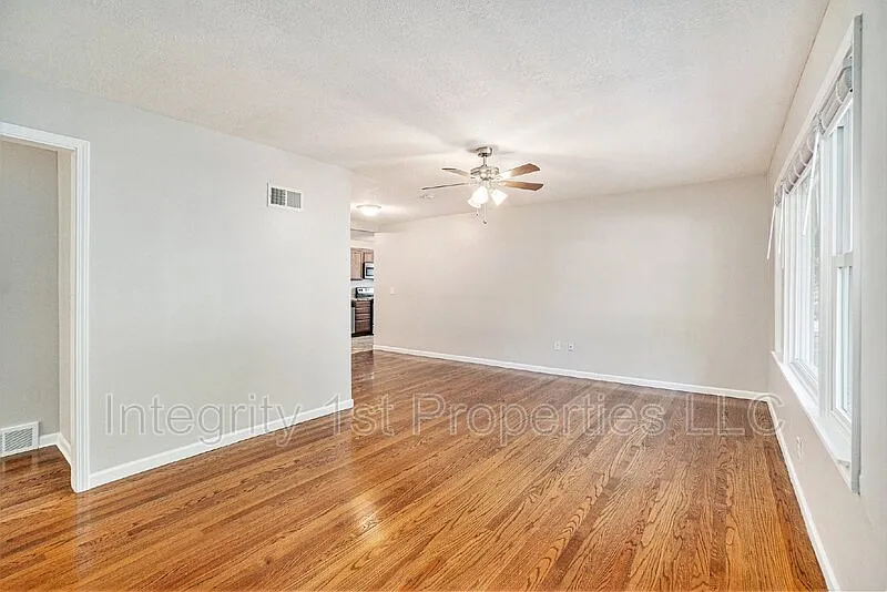 3 bed, 2.0 bath, 1778 sqft, $1,850 — Photo 4