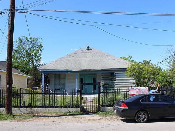 2nd image of 713 Sabine St