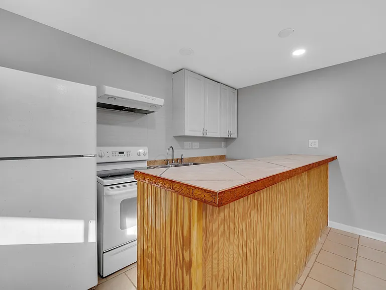 Sunlea Ln — Photo 7