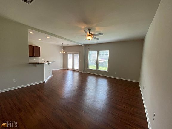 5th image of 195 Highland Pointe Cir E