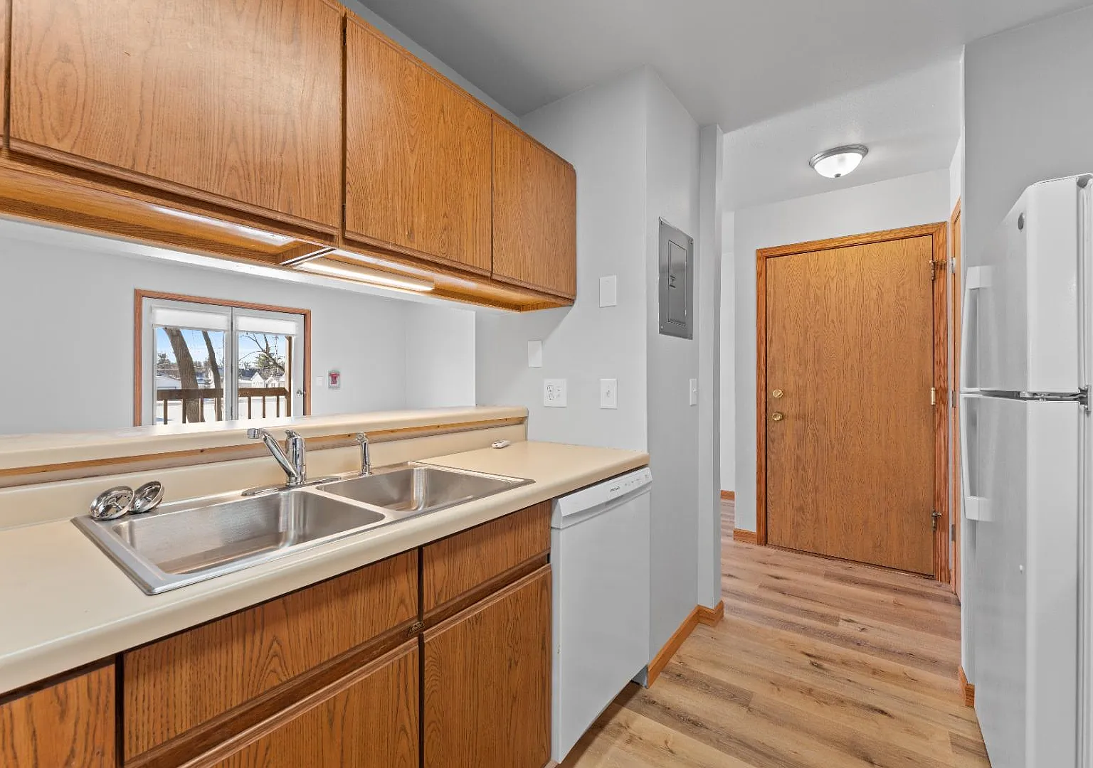 521 Lincoln Street - 201 — Photo 3