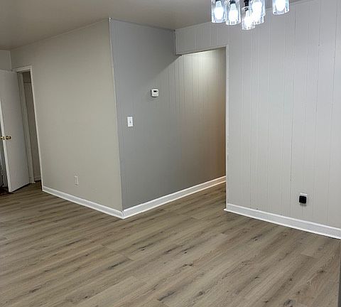 5th image of 27365 Seyburn Ave
